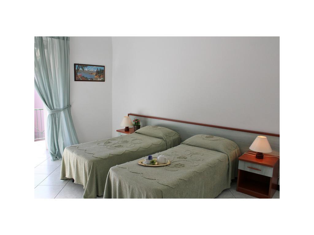 Appartamenti Mare Azzurro By Holiday World Albisola Superiore Zimmer foto