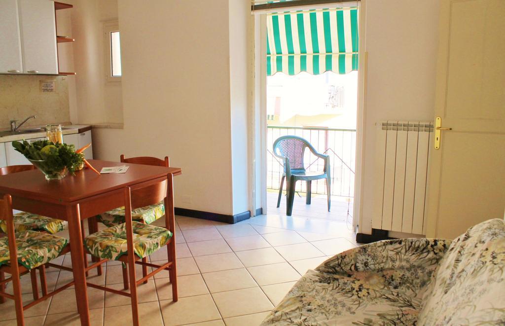 Appartamenti Mare Azzurro By Holiday World Albisola Superiore Exterior foto