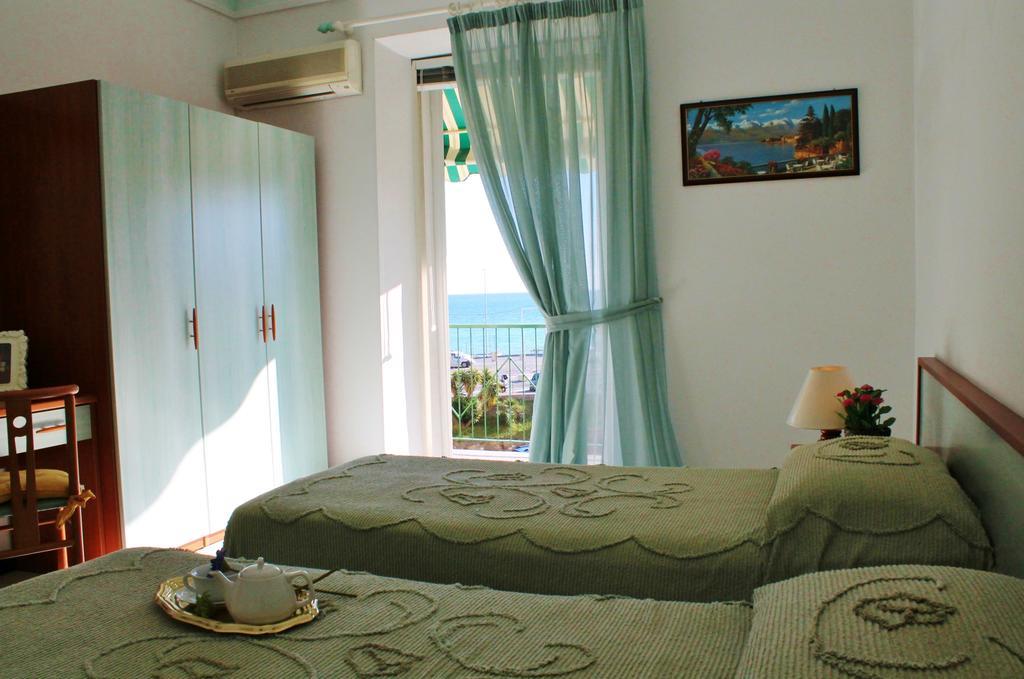 Appartamenti Mare Azzurro By Holiday World Albisola Superiore Exterior foto