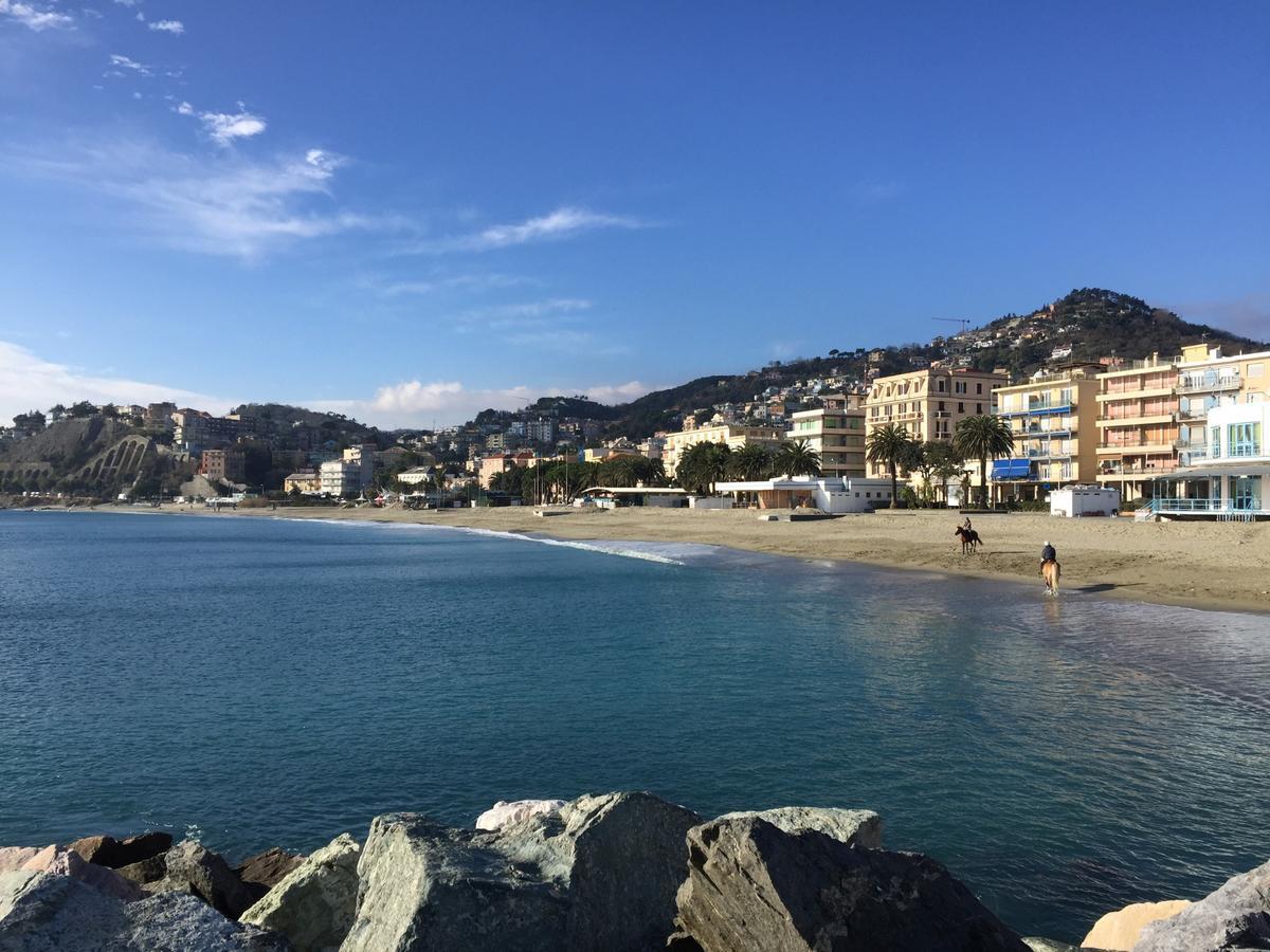 Appartamenti Mare Azzurro By Holiday World Albisola Superiore Exterior foto